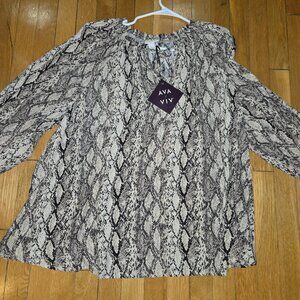 *NEW WITH TAGS!* Ava and Viv Blouse
